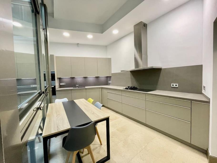 세비야 Fdez Amazing House By Cathedral And Giralda With Private Pool 빌라 외부 사진